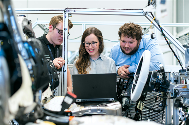 the-role-of-sensors-and-cameras-in-autonomous-driving-safety